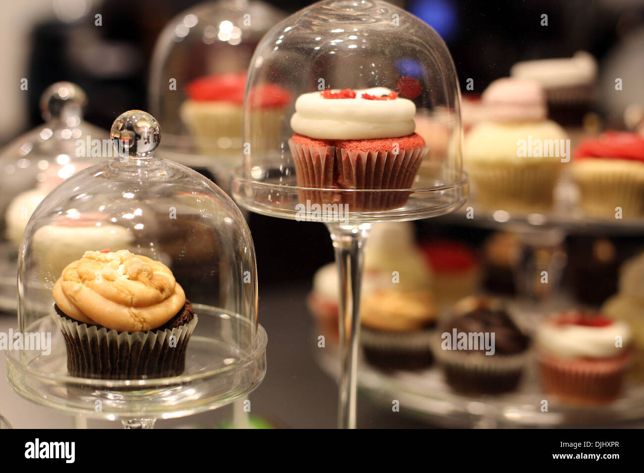 Kuchen auf dem display Stockfoto