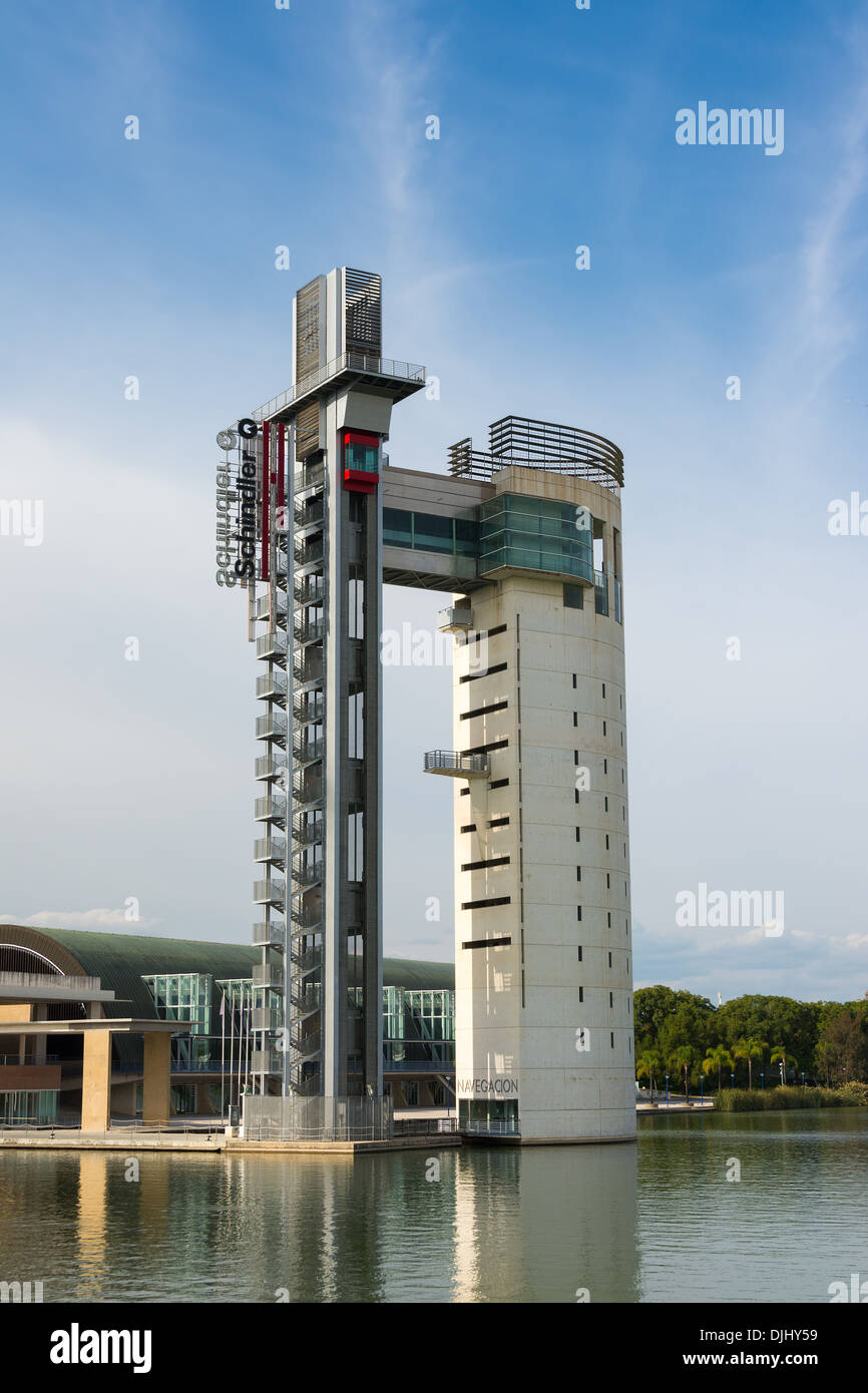 Schindler-Turm für die Prüfung von Aufzügen Sevilla Spanien Stockfoto