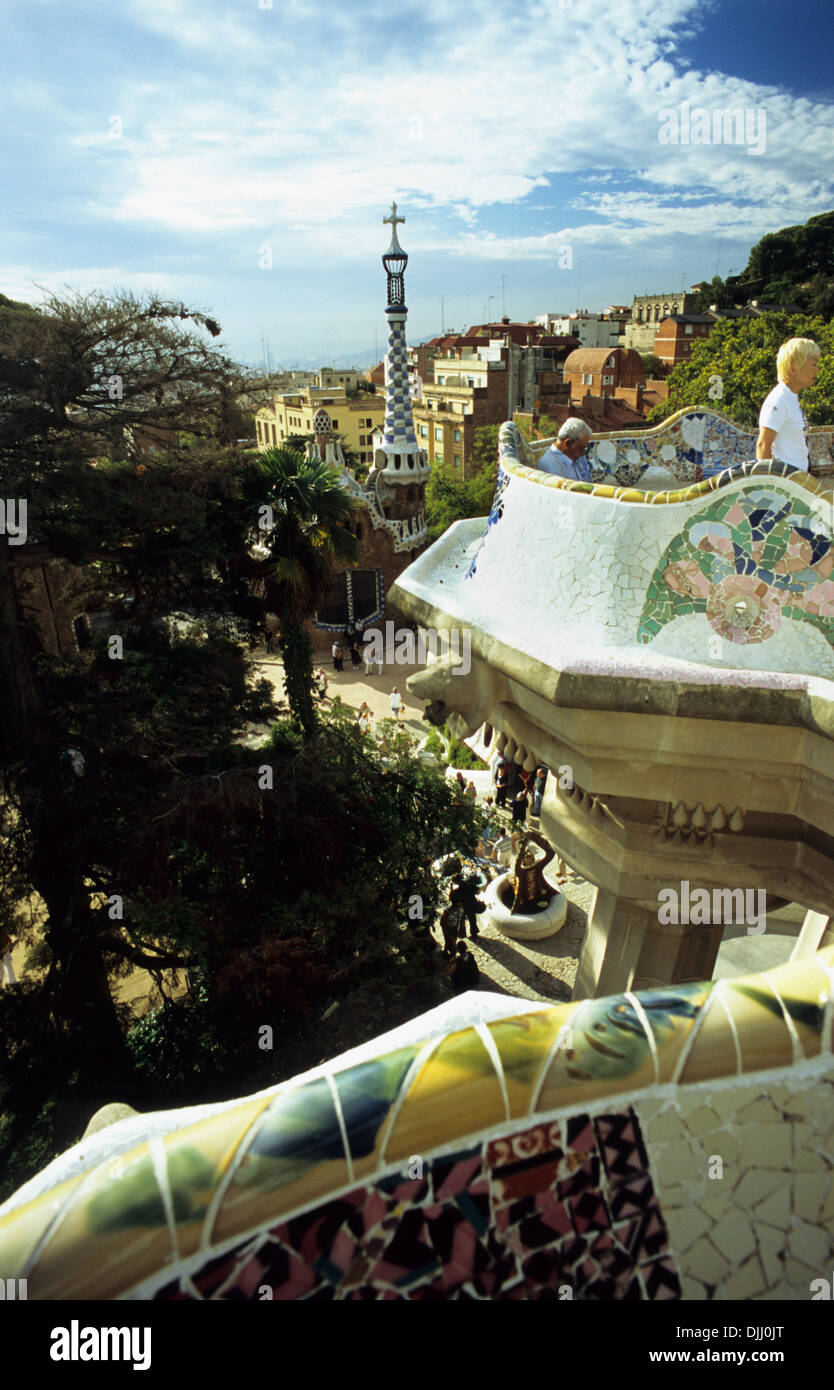 Spanien, Barcelona, Blick von den Terrassen, Parc Güell, entworfen von "Antonio Gaudi". Stockfoto