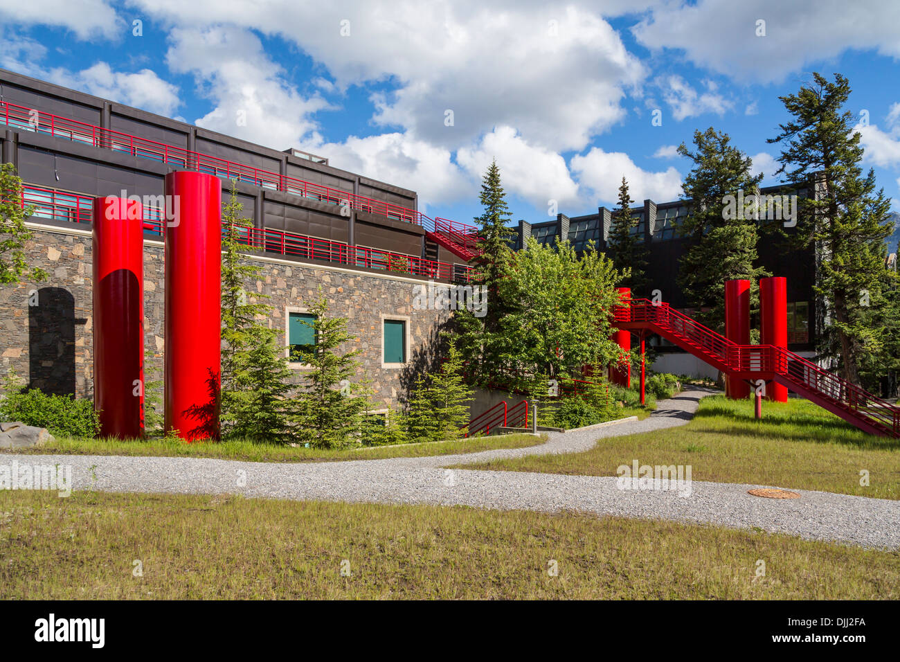 Das Peter Lougheed Gebäude am Banff Center inspirierende Kreativität Campus in Banff, Banff Nationalpark, Alberta, Kanada. Stockfoto