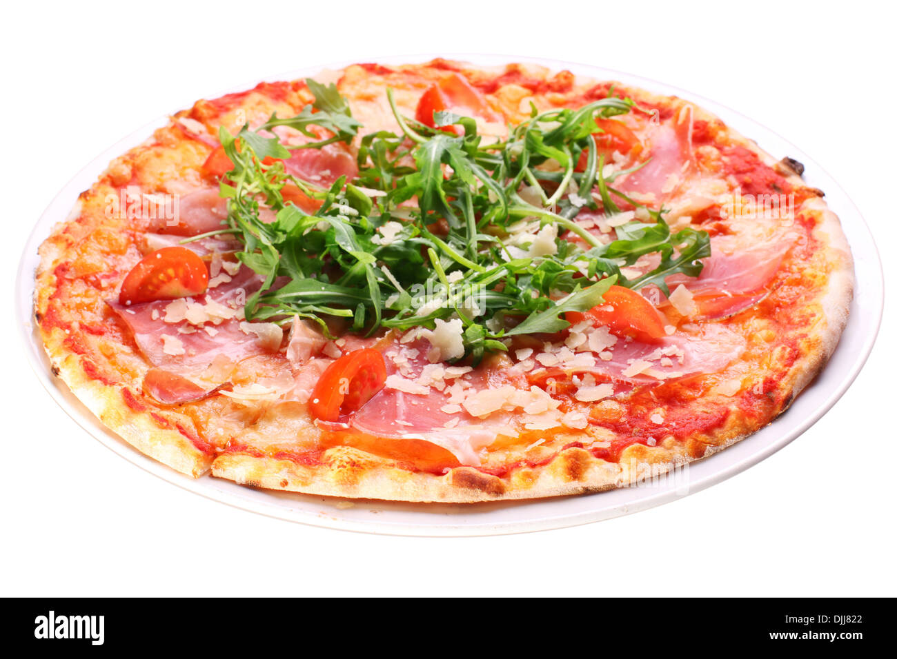 Pizza mit Speck und Rucola auf weißem Hintergrund. Clipping-Pfad. Stockfoto