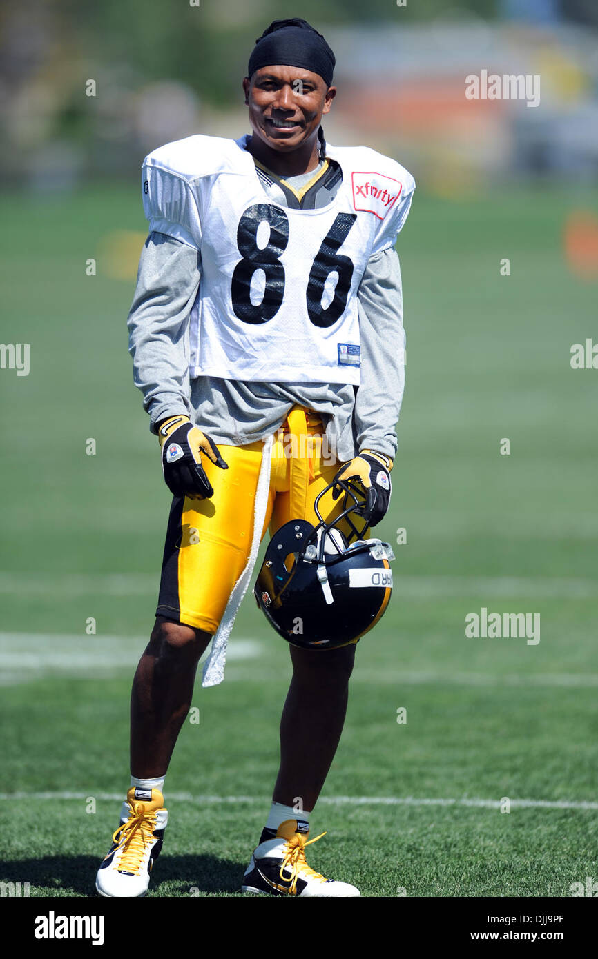 8. August 2010 - Latrobe, Pennsylvania, Vereinigte Staaten von Amerika - 8. August 2010: Pittsburgh Steelers HINES WARD (#86) lächelnd vor der Praxis am St. Vincent College nach Hause von der Steelers Trainingslager.  Obligatorische Credit: Paul Lindenfelser / Soutcreek Global (Kredit-Bild: © Southcreek Global/ZUMApress.com) Stockfoto