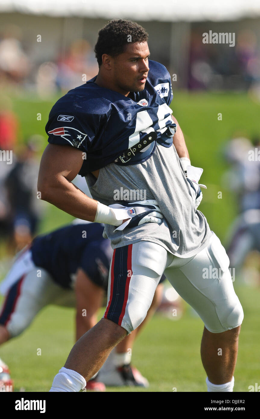 11. August 2010 - Foxborough, Massachusetts, USA - 11. August 2010: New England Patriots LB THOMAS WILLIAMS (48) Strecken während der Gemeinschaftspraxis am Gillette Stadium Praxis Gründen Foxborough, Massachusetts. (Kredit-Bild: © Geoff Bolte/Southcreek Global/ZUMApress.com) Stockfoto