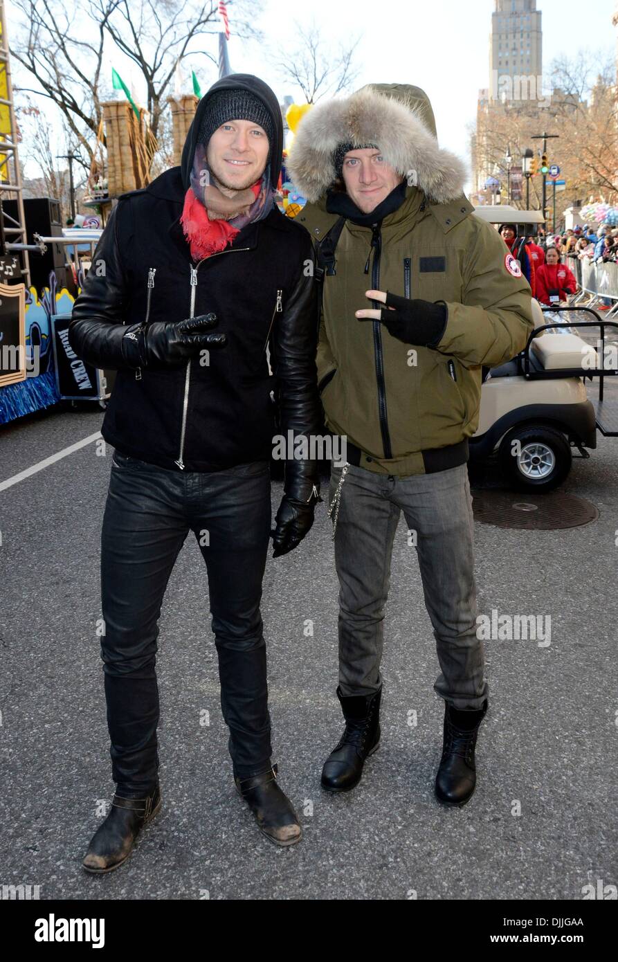 New York, NY, USA. 28. November 2013. Florida Georgia Line, Brian Kelley und Tyler Hubbard in Anwesenheit für Macy's Thanksgiving Day Parade, Manhattan, New York, NY 28. November 2013. Bildnachweis: Derek Sturm/Everett Collection/Alamy Live-Nachrichten Stockfoto
