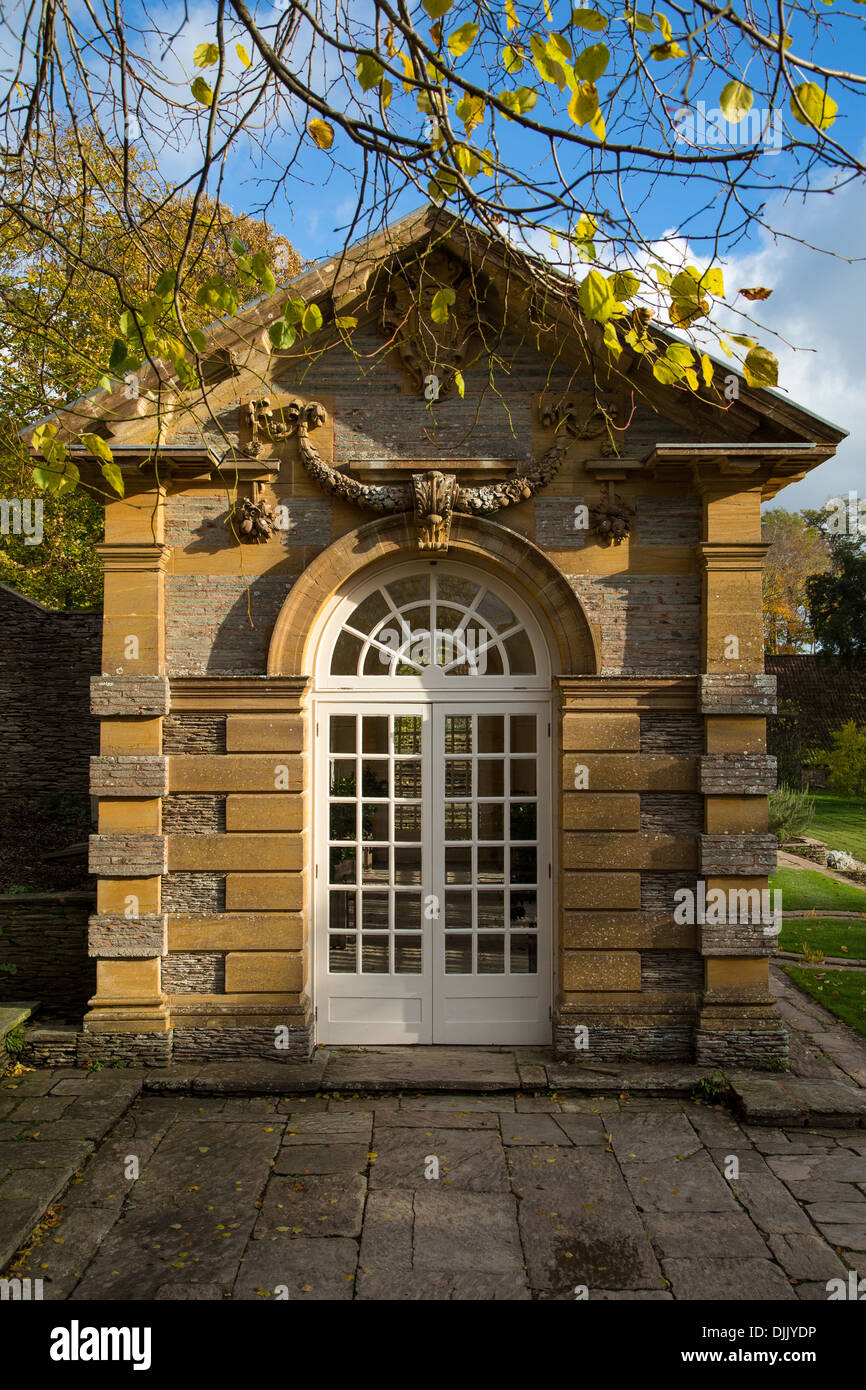 Die Orangerie in Hestercombe Gardens in der Nähe von Taunton Somerset wurde von Edwin Lutyens entworfen und in goldenen Schinken Stein gebaut Stockfoto