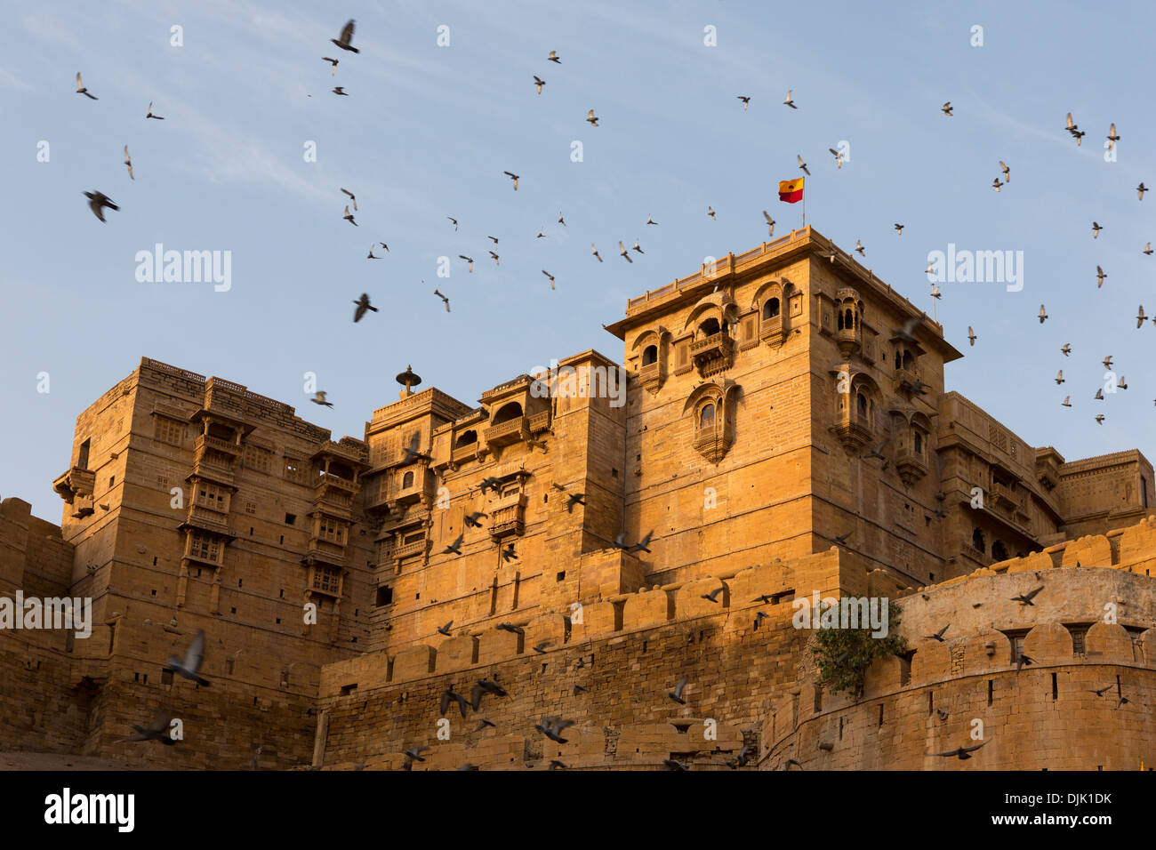 Blick auf die Rückseite des Rajmahal-Palastes in die Stadt Jaisalmer. Stockfoto