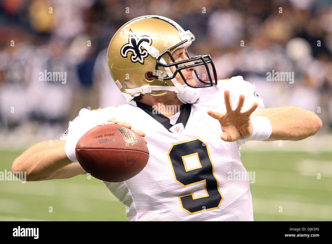 21. August 2010: New Orleans Saints Quarterback Drew Brees (9) wirft einen Pass während der Vorsaison Spiel zwischen den New Orleans Saints und die San Diego Chargers an der Louisiana Superdome in New Orleans, Louisiana. Saints gewann 36-21. (Kredit-Bild: © Donald Seite/Southcreek Global/ZUMApress.com) Stockfoto