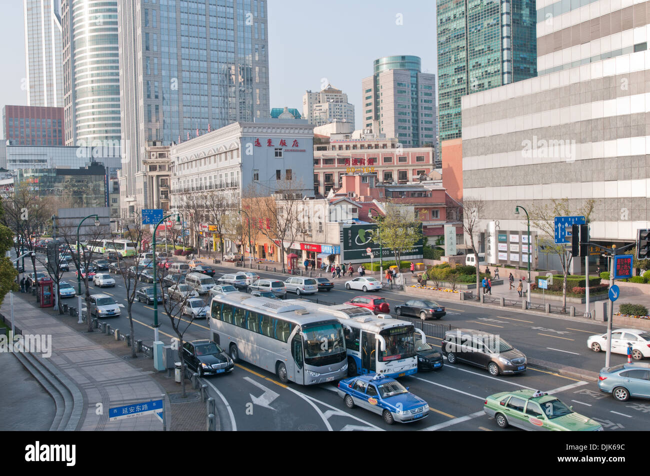 Mittleren Xizang Road in Huangpu District, Shanghai, China Stockfoto