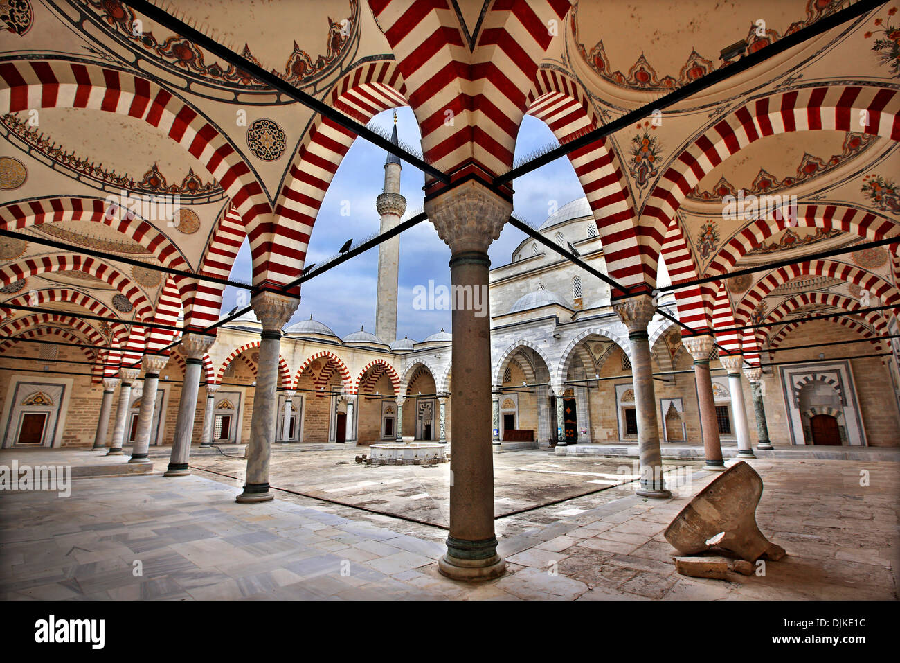Im Hof der Moschee Bayezid II gebaut im Jahr 1488, Edirne (Adrianopel), Thrakien, Türkei. Stockfoto
