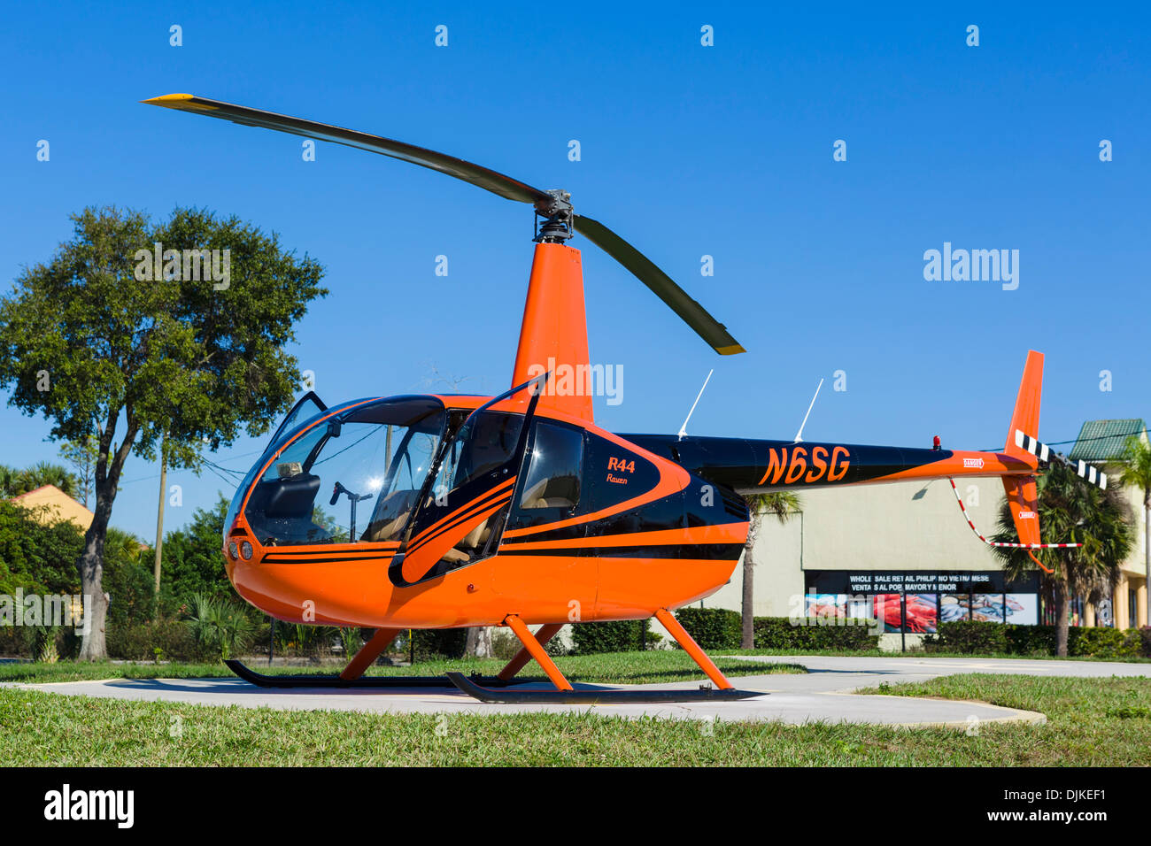 Robinson R44 Raven Hubschrauber für Rundflüge, verwendet US 192 in Kissimmee, Orlando, Zentral-Florida, USA Stockfoto