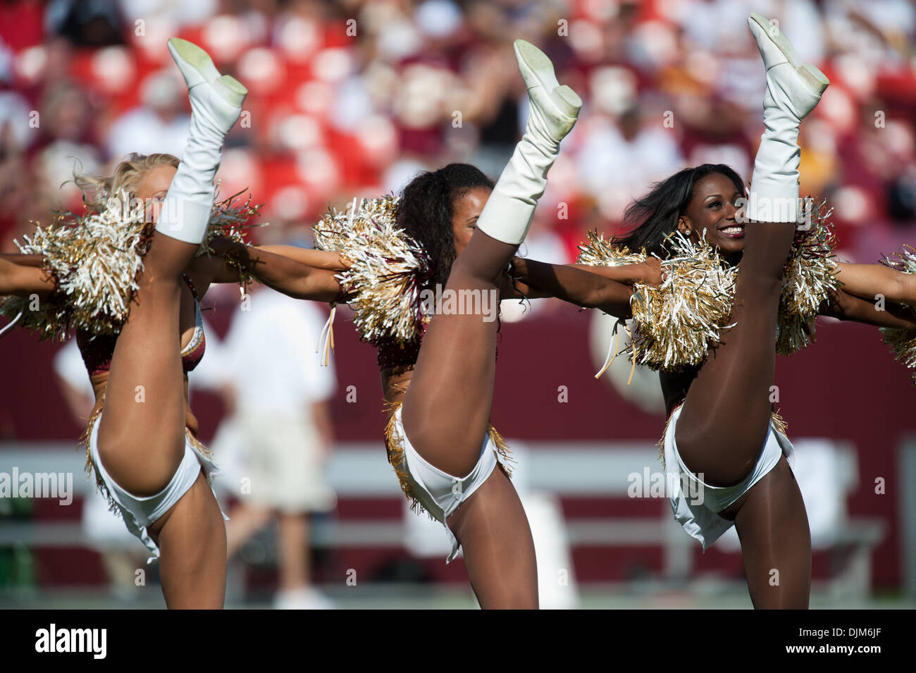 Sept. 19, 2010 - Landover, Maryland, Vereinigte Staaten von Amerika - Washington Redskins Cheerleader beim NFL-Spiel bei FedEx Field. (Kredit-Bild: © Roland Pintilie/Southcreek Global/ZUMApress.com) Stockfoto
