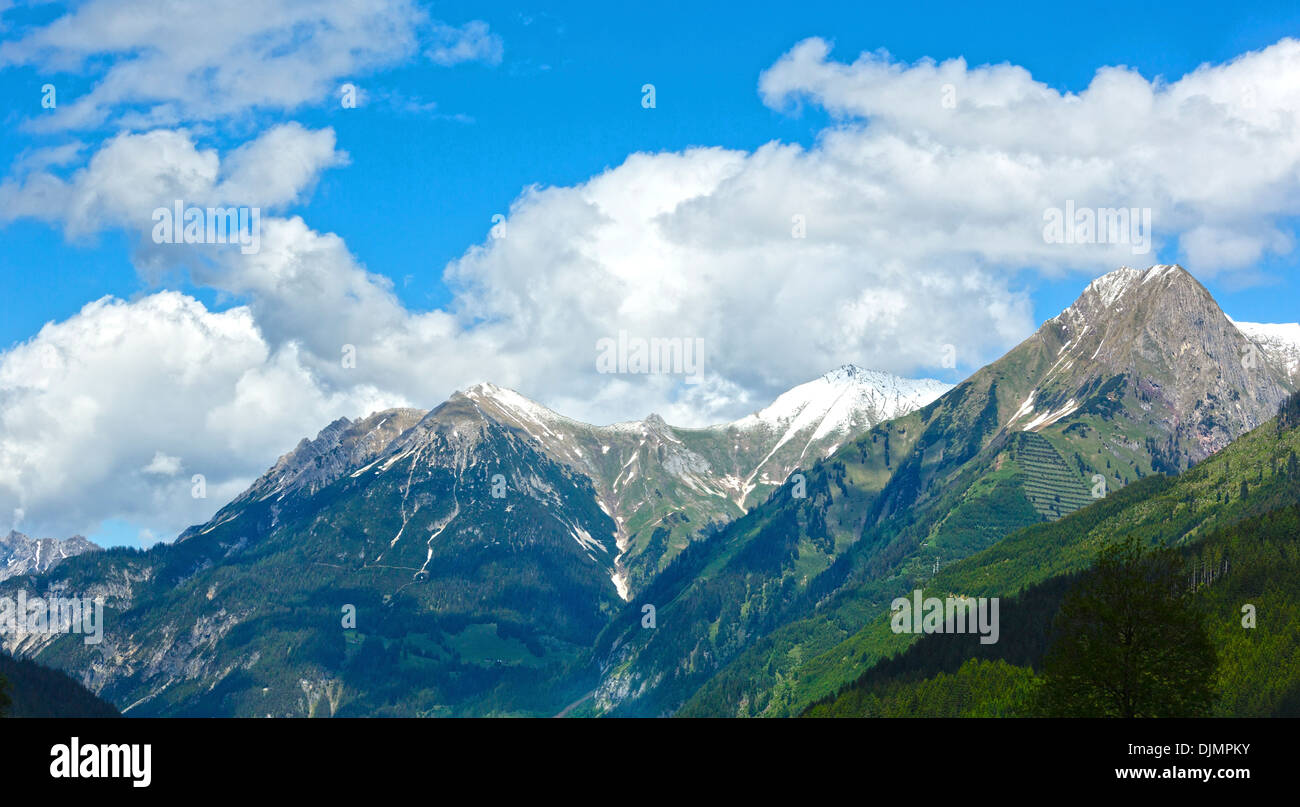 Sommer Alpen Bergblick (Warth, Vorarlberg, Österreich). Stockfoto