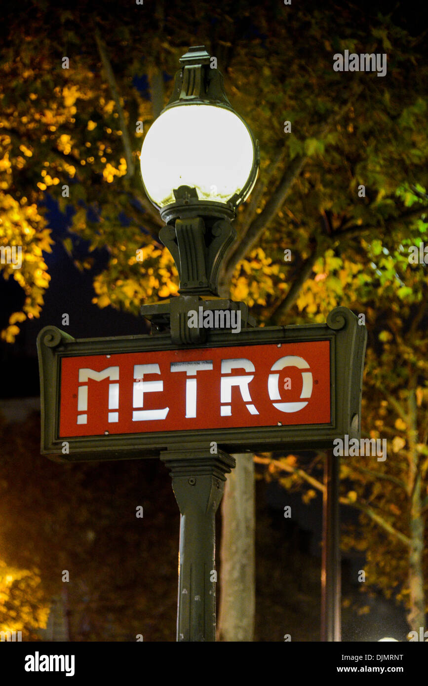 U-Bahn Eingang in Montmartre in Paris Stockfoto