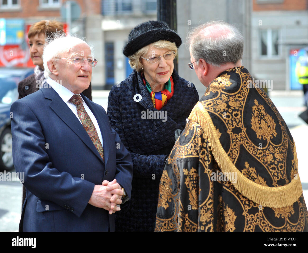 Präsident Michael D Higgins Frau Sabina Higgins Ankunft am Begräbnis Künstler Louis Le Brocquy bei St Patricks Stockfoto