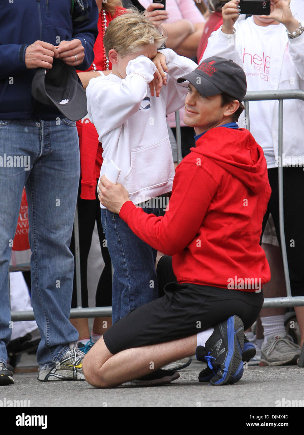 Matt Bomer mit seinem Sohn Kit Bomer 19. jährliche EIF Revlon laufen zu