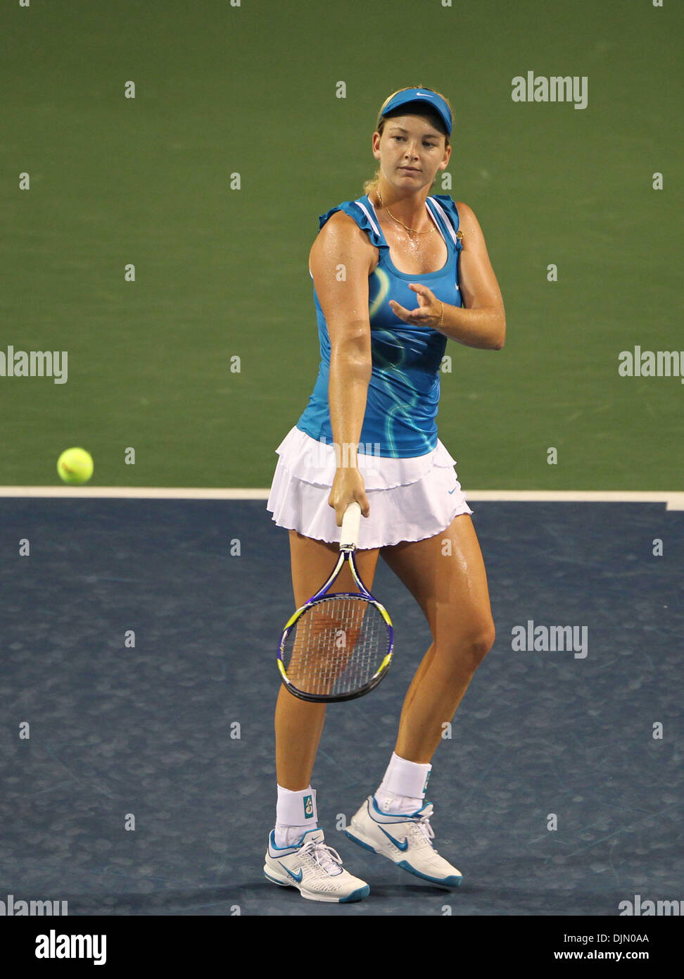 Sep 30, 2010 - Tokyo, Japan - COCO VANDEWEGHE der USA geht einen Ball, V. Azarenka aus Weißrussland bei den Pan Pacific Open Tennis-Turnier in Ariake Kolosseum in Tokio, Japan. (Kredit-Bild: © Junko Kimura/Jana/ZUMApress.com) Stockfoto
