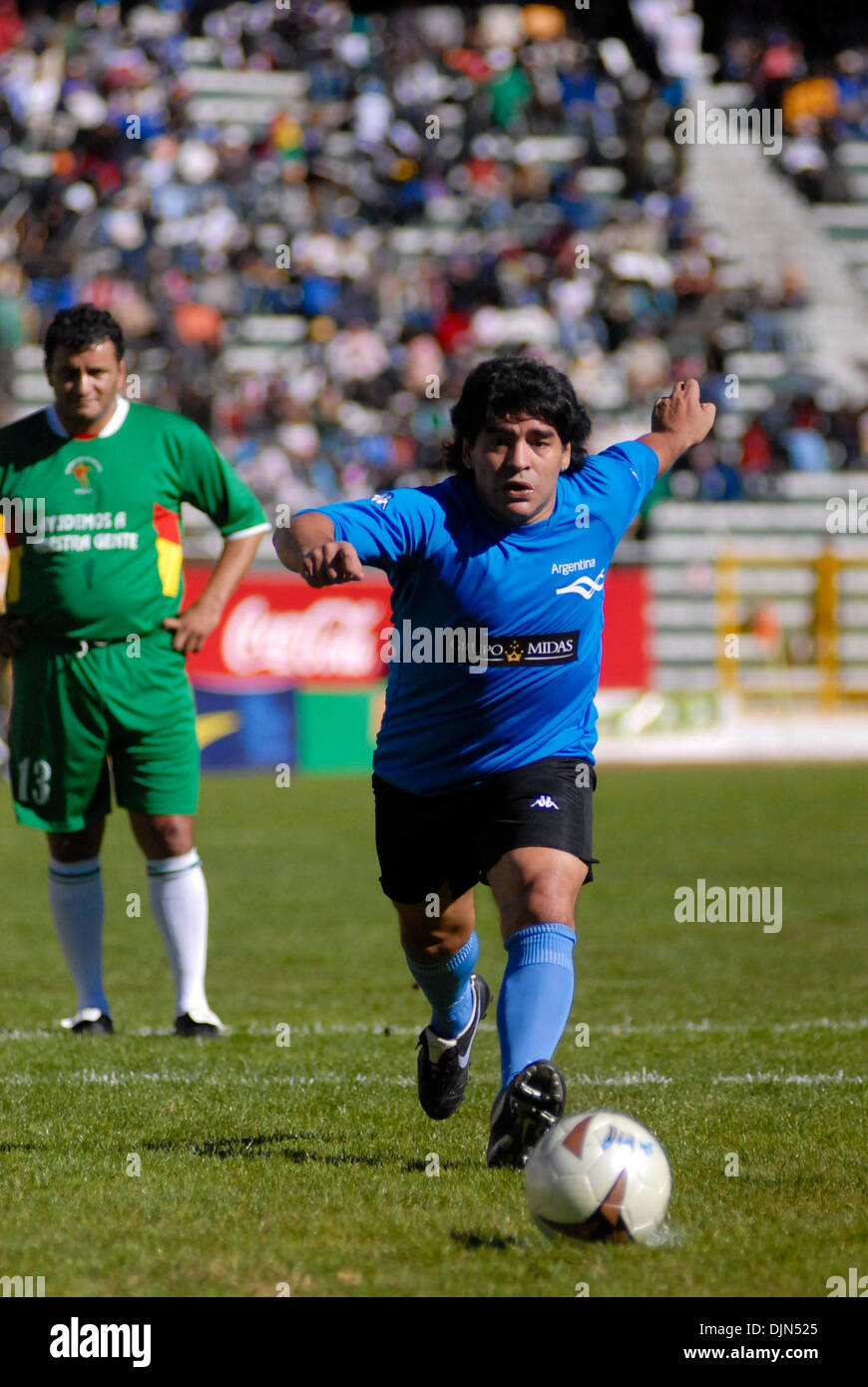 17. März 2008 spielt ein Fußballspiel gegen ex-98 Tasse Weltauswahl, leadered von bolivianischen Präsidenten Evo Morales in La Paz, Bolivien - La Paz, Bolivien - argentinische Fußballspieler DIEGO MARADONA. Dieses Spiel ist zur Ablehnung der FIFA-Entscheidung, Stadien auf 2750 Meter über dem Stuhl zu verbieten, Ebene und Suport Opfern von den jüngsten Überschwemmungen, die einen wichtigen Teil von Bolivien zu beeinflussen. (Cr Stockfoto