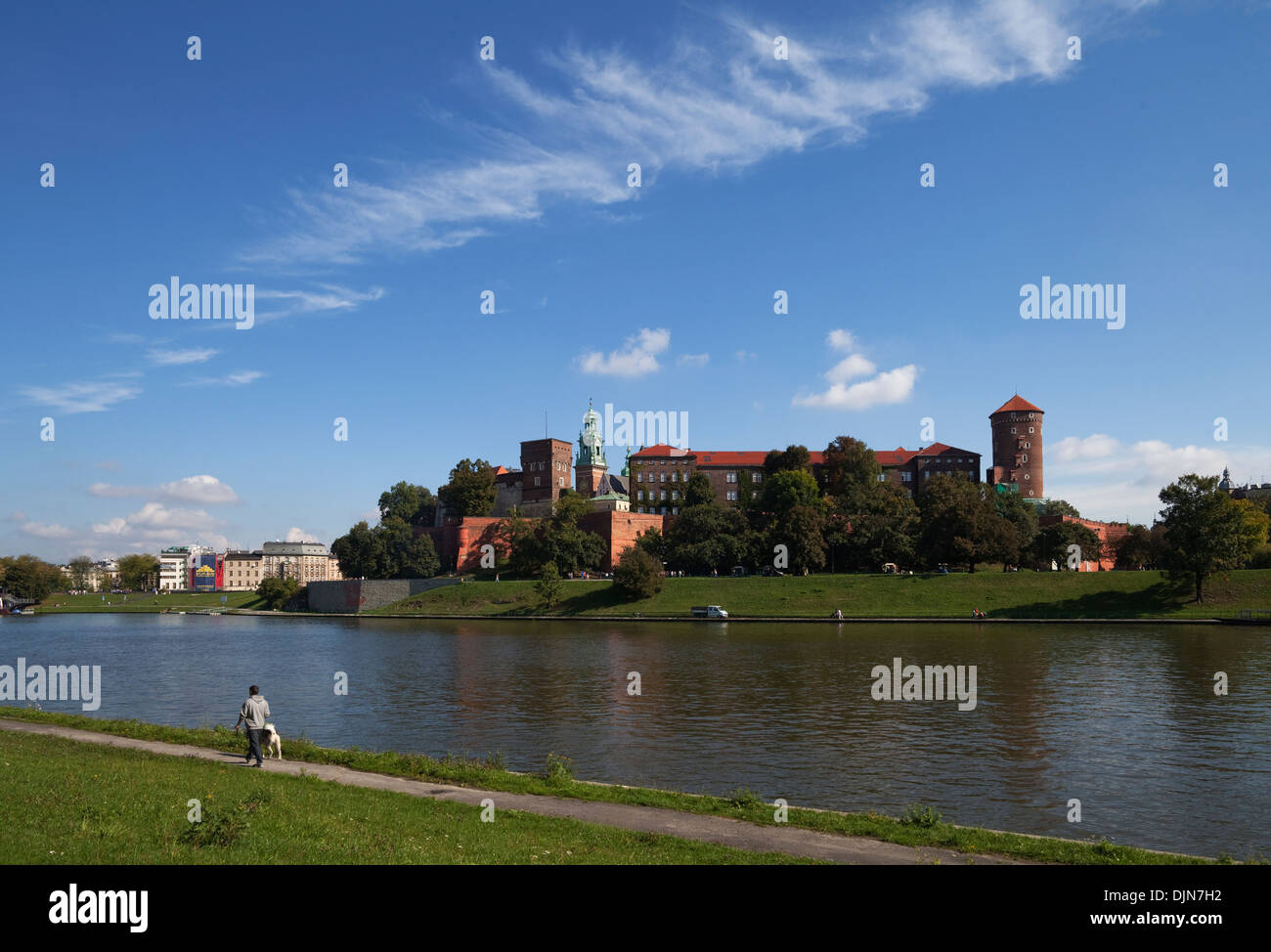 Der Fluss Wisla vorbei 11. Jahrhundert Königsschloss Wawel-Hügel, Krakau, Polen Stockfoto