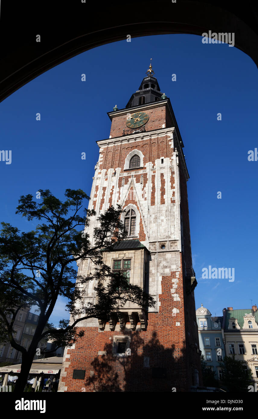 Wieza Ratuszowa, 13. Jahrhundert Rathausturm, Rynek Glowny Hauptmarkt, Altstadt, Krakau, Polen Stockfoto