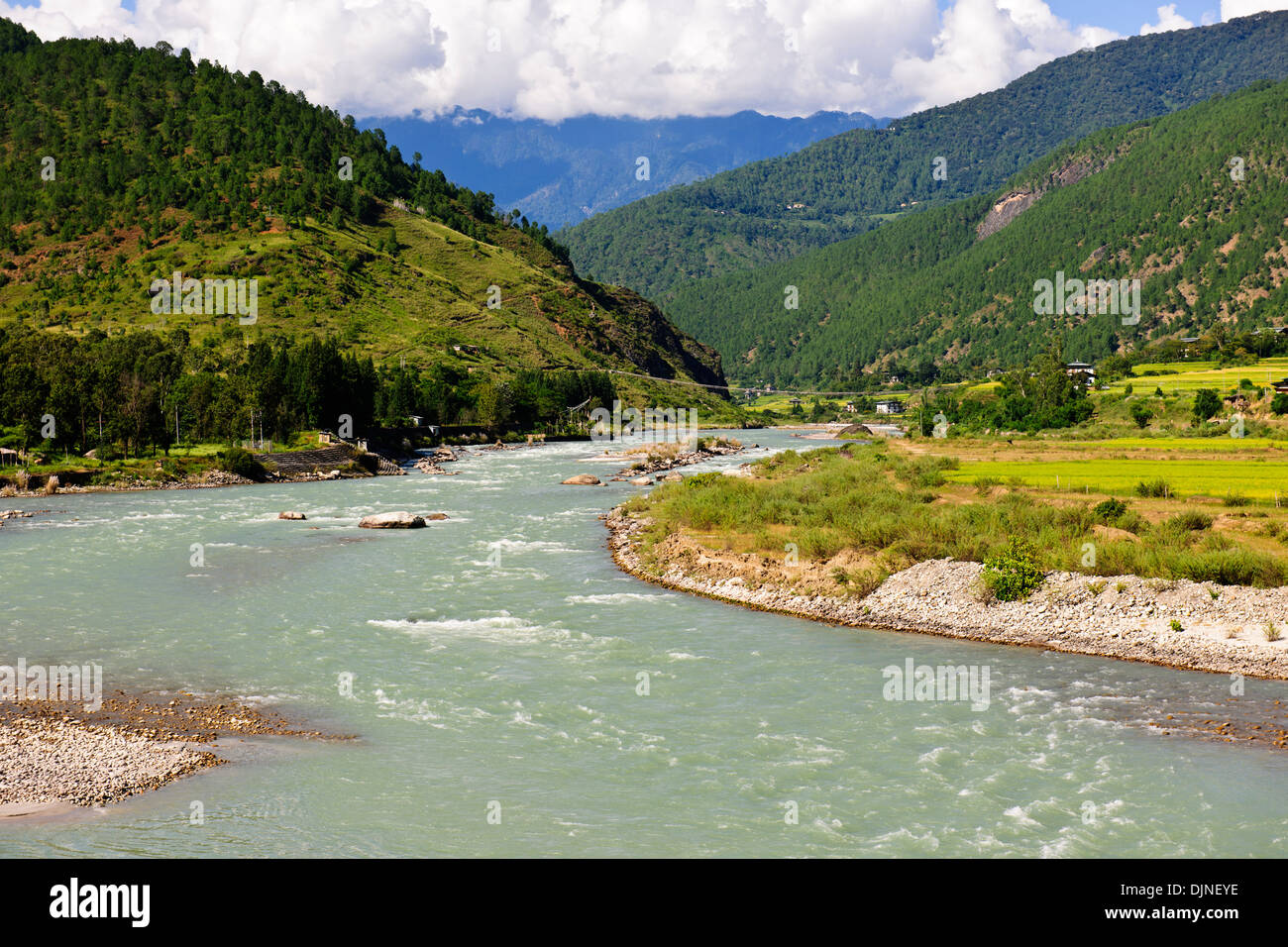 Punakha Dzong, den Kopf des Klerus von Bhutan mit seinem Gefolge der buddhistischen Mönche verbringen den Winter in dieser Dzong, Umgebung Stockfoto