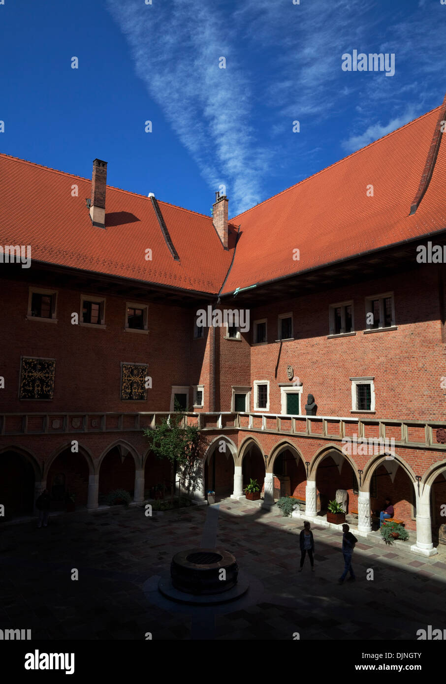 Innenhof des 15. Jahrhunderts Jagiellonen-Universität, wo der Astronom Kopernikus sein als ein Student, Altstadt, Krakau, Polen Studium. Stockfoto