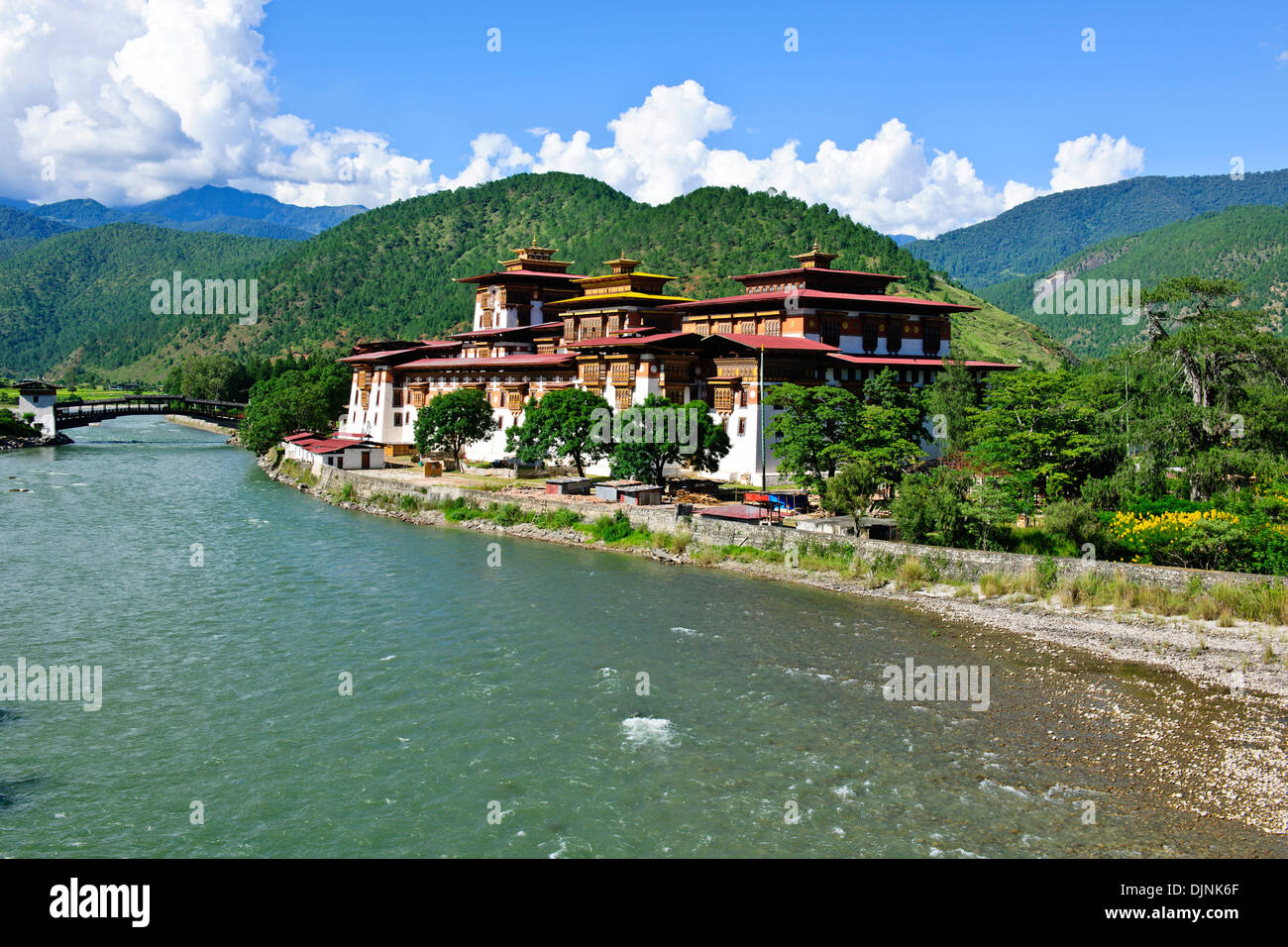 Punakha Dzong, den Kopf des Klerus von Bhutan mit seinem Gefolge der buddhistischen Mönche verbringen den Winter in dieser Dzong, Umgebung Stockfoto