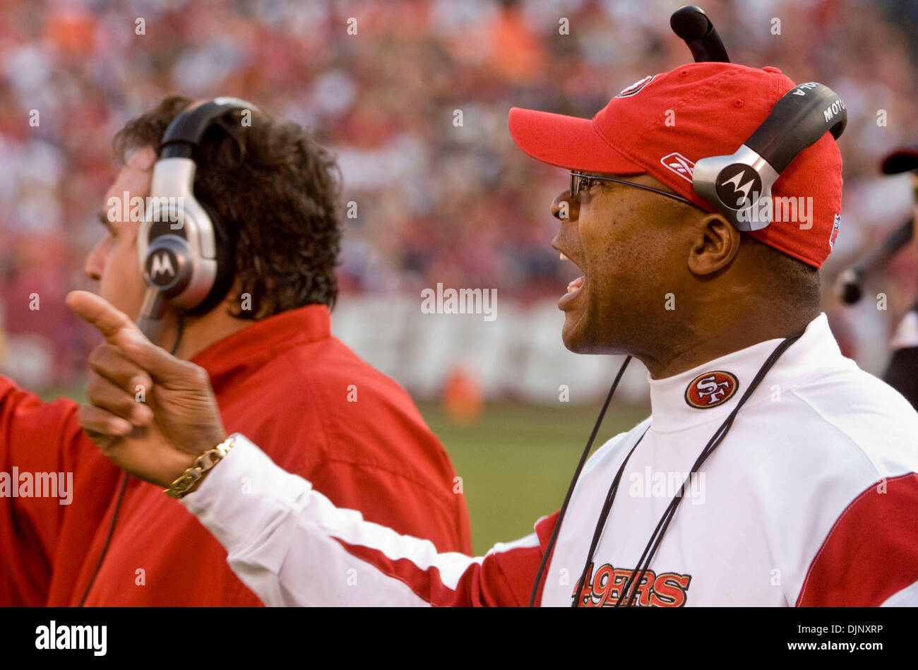 17. November 2008 - San Francisco, Kalifornien - San Francisco 49ers gegen St. Louis Rams im Candlestick PARK Sonntag, 16. November 2008. 49ers neue Head Coach Mike Singletary. (Kredit-Bild: © Al Golub/ZUMApress.com) Stockfoto