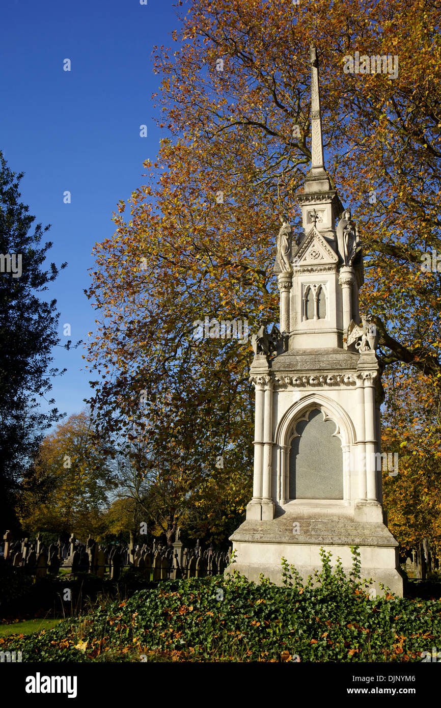Grabstein des Lord Mayor of London an sonnigen Herbsttag in der City von London Friedhof, London, UK. Stockfoto