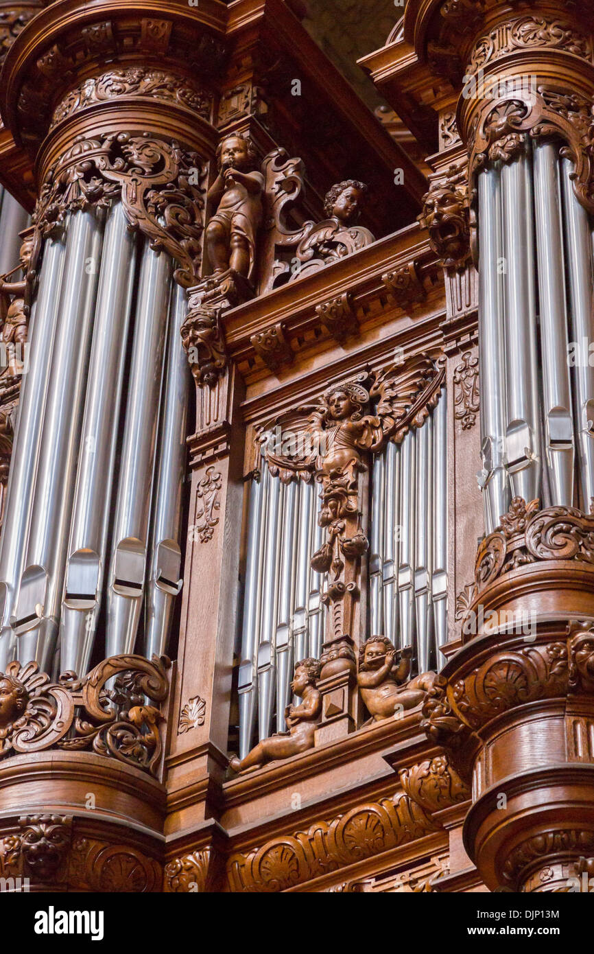 Massive, reich verzierte Orgel im Berliner Dom oder im Berliner Dom, erbaut im Jahre 1905 von König Frederick William IV. Stockfoto