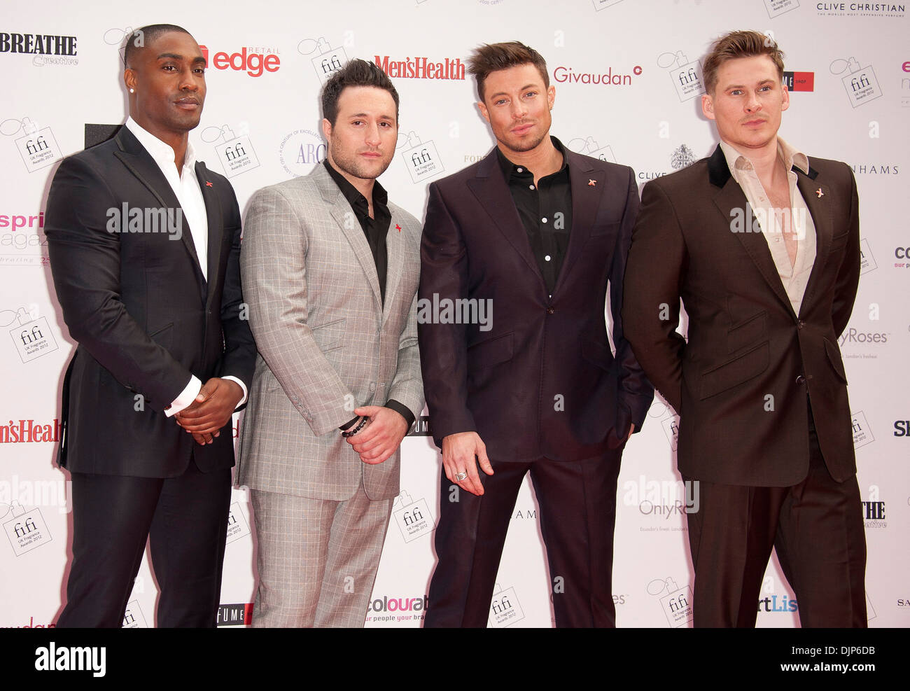 Blau - Lee Ryan Anthony Costa Simon Webbe Duncan James FiFi UK Duft Awards 2012 statt im Brauerei - Ankünfte London England Stockfoto