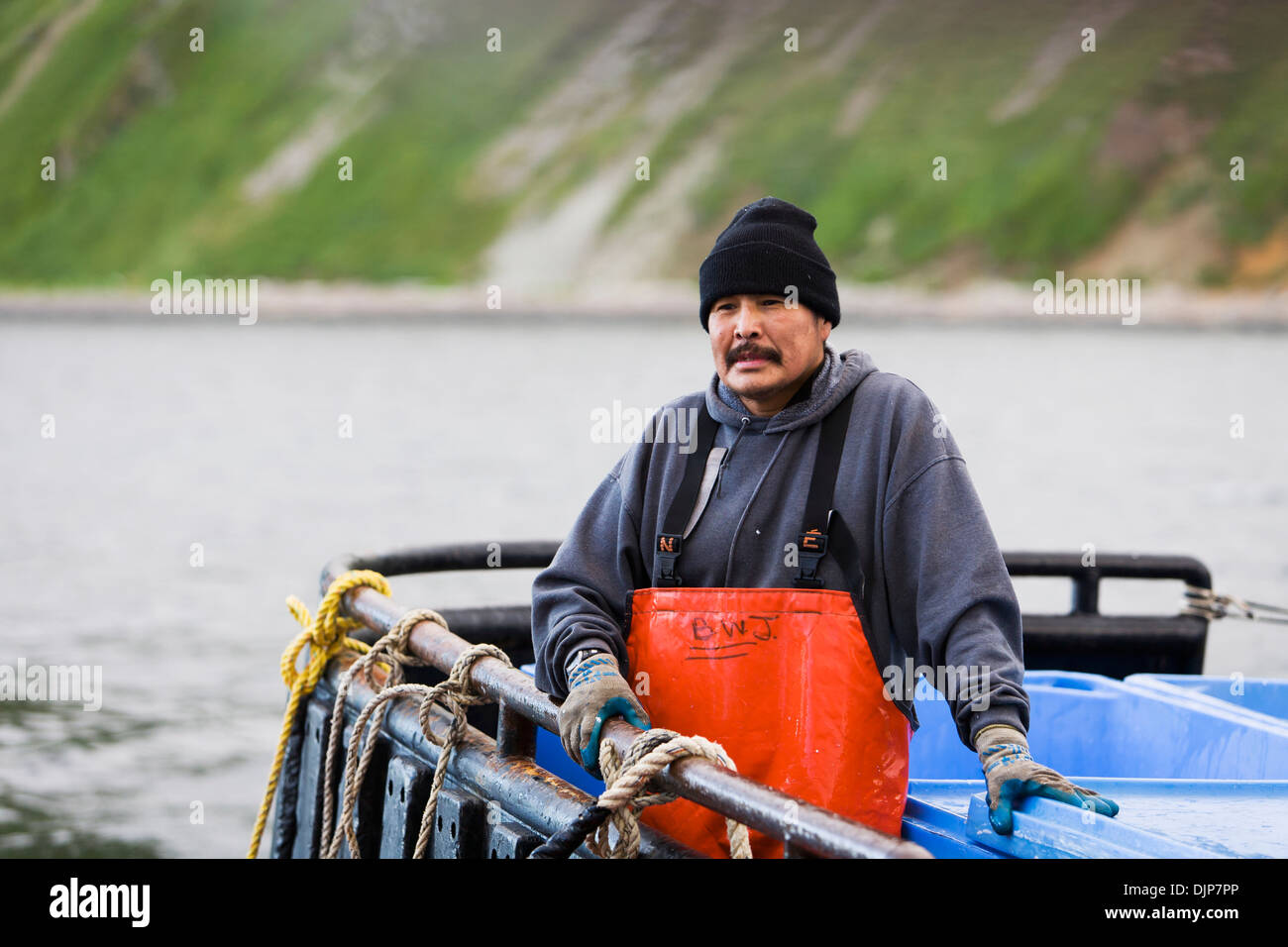 Alaska Native zart Crewman im Alaska Abteilung der Fische und Spiel "Alaska-Halbinsel Area" Stockfoto