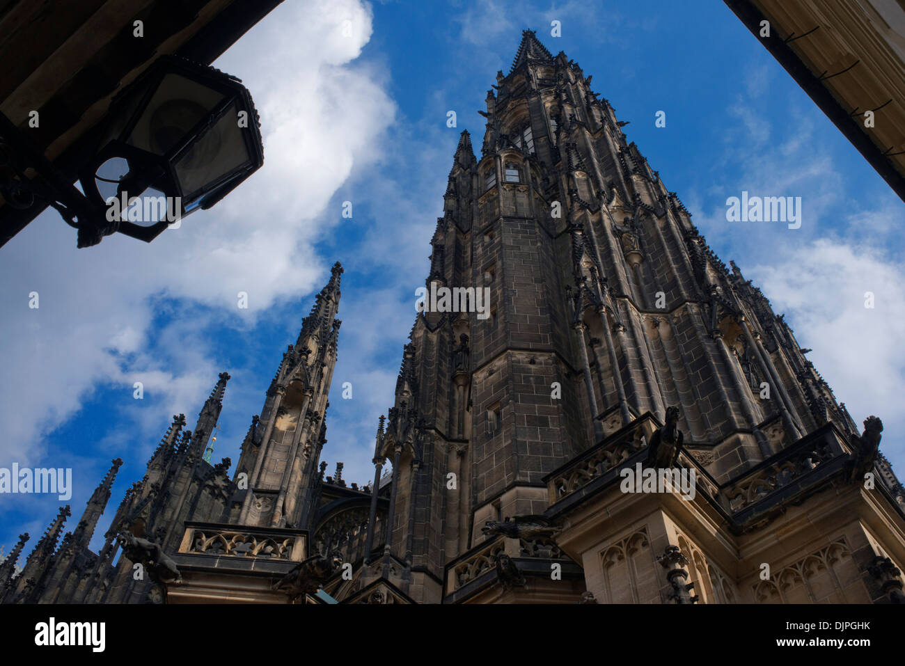 St. Vitus Cathedral ist die größte Kathedrale in Prag und eines der bedeutendsten Denkmäler. Es befindet sich in der Prager Stockfoto