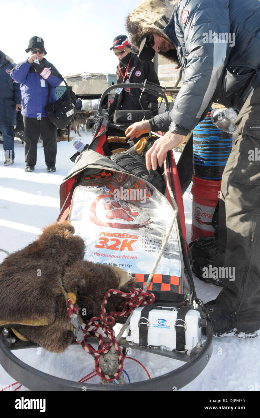 7. März 2010 - Willow, Alaska, USA - 2009-Gewinner LANCE MACKEY Schlitten bereitet Start des Iditarod Trail Sled Dog Race 2010 in Willow, Alaska für die 1.100 Meilen-Rennen quer durch Alaska. (Kredit-Bild: © Ron Levy/ZUMA Press) Stockfoto