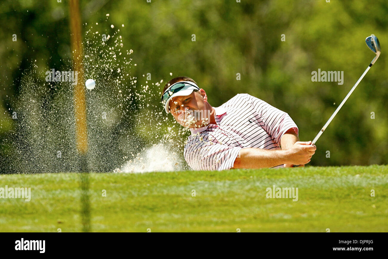 14. April 2010-chips - St. Petersburg, Florida, USA - Billy Grimm in am achten während der Outback Steakhouse Jim Beam Challenge bei TPC Tampa Bay am Mittwoch. Grimm war in einer Gruppe mit Paul Azinger. [DANIEL WALLACE, mal] (Kredit-Bild: © Daniel Wallace/St. Petersburg Times/ZUMApress.com) Stockfoto