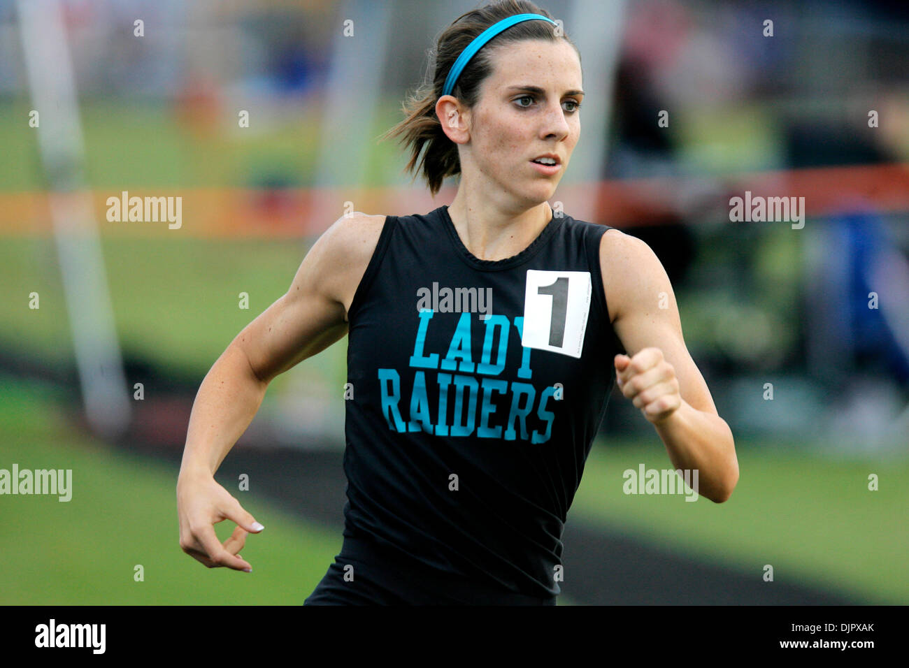 23. April 2010 - Tampa, Florida, US - TP 321541 FOUN TRACK 7.EDMUND D. Brunnen | Zeiten. (23.04.2010 Abguss) Plant City High School Läufer Erika Kolakowski kreist die Strecke auf dem Weg zu gewinnen die Mädchen 800 m-Lauf auf dem Bezirk 3A-9 Track Meet an der Armwood High School am 23. April 2010.   [EDMUND D. Brunnen, mal] (Kredit-Bild: © St. Petersburg Times/ZUMApress.com) Stockfoto