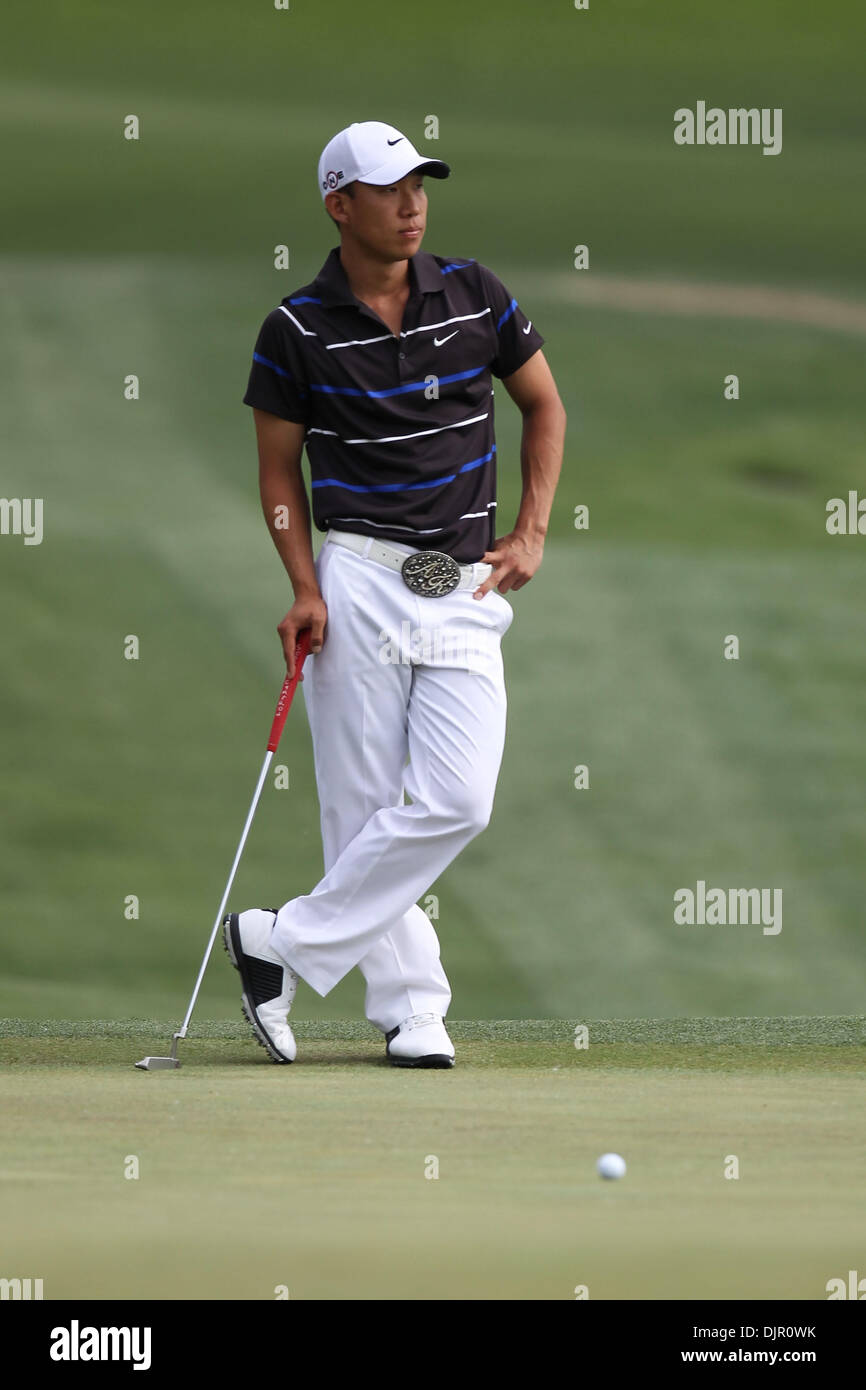 2. Mai 2010 - Charlotte, North Carolina, USA - ANTHONY KIM warten seine biegen Sie bei der Endrunde der Quail Hollow Championship. Die letzte Runde der Quail Hollow Championship spielte im Quail Hollow Country Club in Charlotte, North Carolina und Rory McIlroy seine ersten PGA-Sieg sah. (Kredit-Bild: © Jim Dedmon/ZUMApress.com) Stockfoto