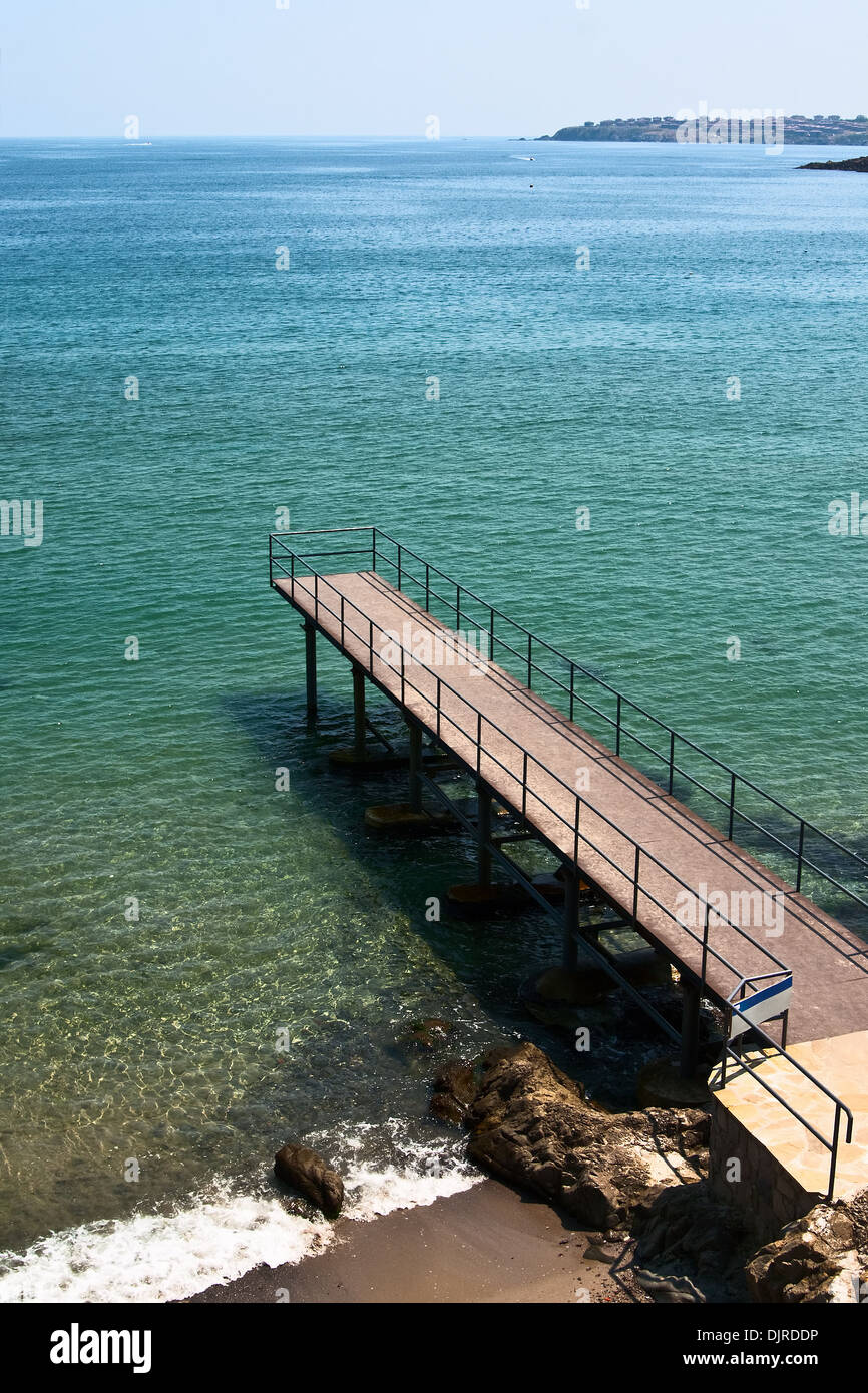 Küste, geht ein leeres Bett auf das Meer, Himmelblau Reinwasser Stockfoto