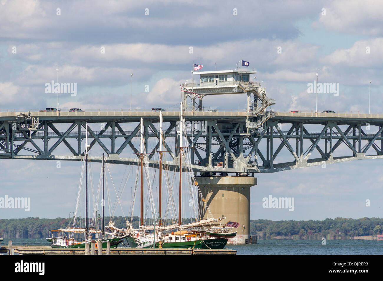 George P Coleman Doppel-Swing-Brücke über den York River in Yorktown, Virginia. Stockfoto