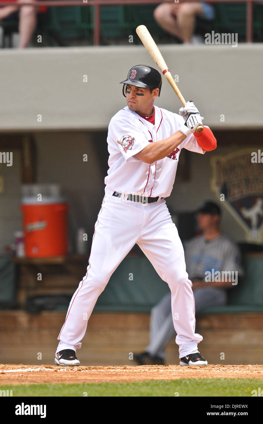 17. Mai 2010 - Pawtucket, Rhode Island, USA - 17. Mai 2010: Pawtucket Red Sox Designated Hitter Jacoby Ellsbury (12) at bat. Die Syracuse Chiefs besiegte die Pawtucket Red Sox 5-4 McCoy Stadium in Pawtucket, Rhode Island. Ellsbury wurde auf Verletzungen Reha Zuordnung von Boston. (Kredit-Bild: © Geoff Bolte/Southcreek Global/ZUMApress.com) Stockfoto