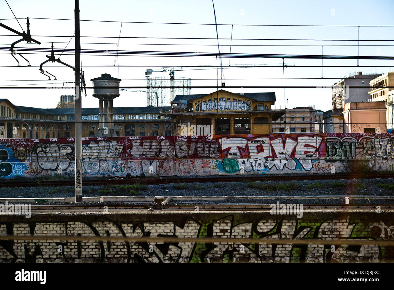 Rom, Italien. 29. November 2013. Die Bewegungen für den Wohnungsbau Rechte zurück auf die Straße, um Maßnahmen zur Bewältigung der Krise im Wohnungsbau in der Hauptstadt bitten. Tausende von Demonstranten marschierten hinter dem Banner '' nur ein großes Werk: Haus und Einkommen für alle "durch die Straßen von Garbatella, Rom, am 29. November 2013. Das endgültige Ziel der Veranstaltung ist der Sitz der Regionalregierung der Region Latium, die am 30. November den Haushalt genehmigen. : Bildnachweis Valerio Muscella/NurPhoto: Valerio Muscella/NurPhoto/ZUMAPRESS.com/Alamy Live-Nachrichten Stockfoto