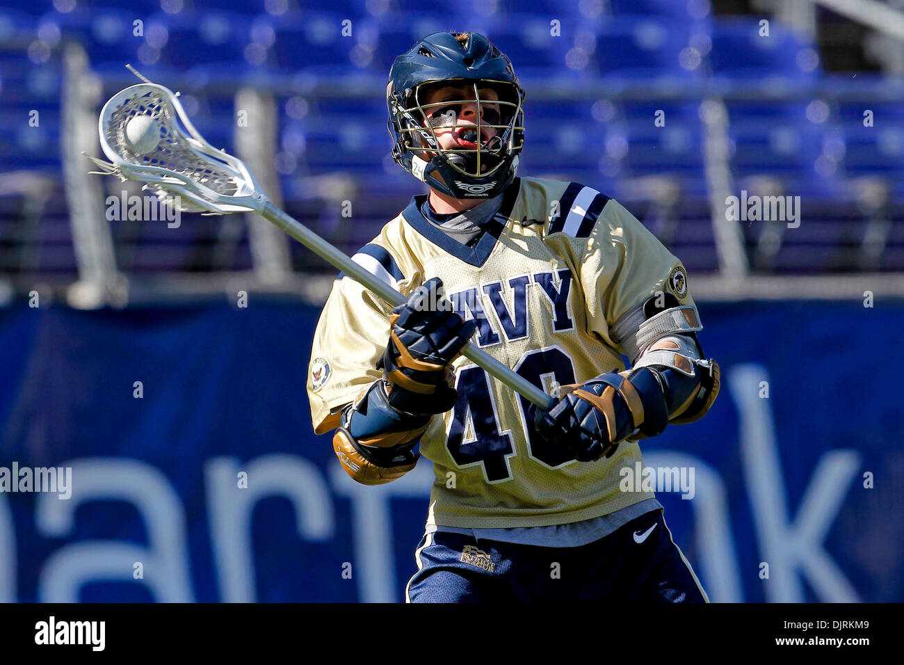 17. April 2010 - Baltimore, Maryland, USA - 17. April 2010: Navy Attackman Ryan O'Leary (40) während der Lacrosse Spielaktion am Smartlink Day Rivalen M & T Bank Stadium in Baltimore, Maryland statt.  Army Black Knights besiegte die Navy Midshipmen 7-6. (Kredit-Bild: © Alex Cena/Southcreek Global/ZUMApress.com) Stockfoto