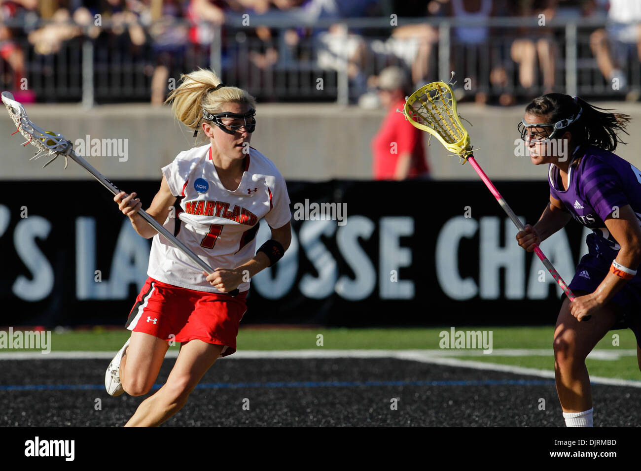 30. Mai 2010 - Towson, Maryland, USA - 28. Mai 2010: in Aktion während der Division I-Frauen Lacrosse Championship Finals statt im Johnny Unitas Stadium auf dem Campus der Towson University in Towson, MD.   Maryland besiegte Northwestern 13-10. (Kredit-Bild: © Alex Cena/Southcreek Global/ZUMApress.com) Stockfoto