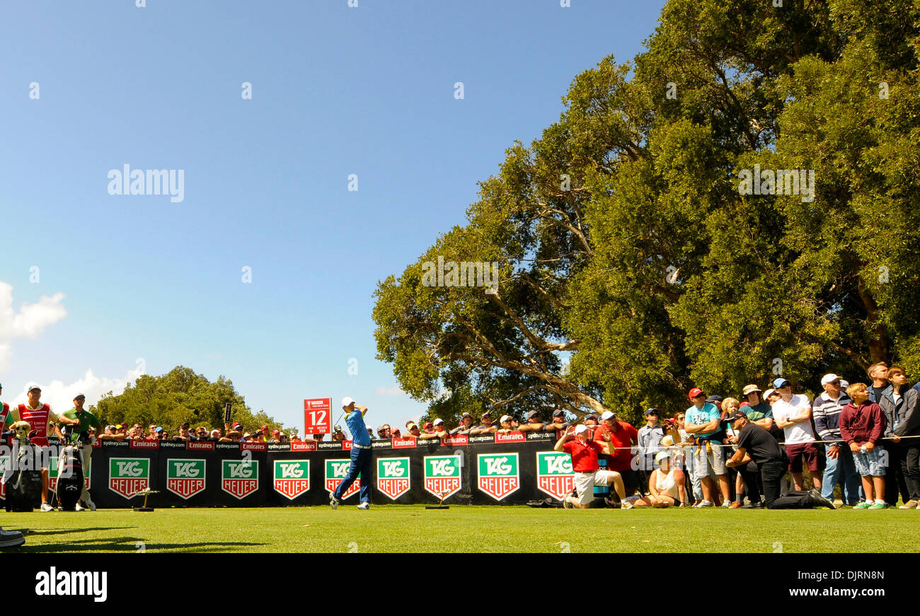 Sydney, Australien. 30. November 2013: Rory McIlroy abschlägt, eine gepackte Galerie in seine dritte Runde. Die Emirate Australian Open in Royal Sydney Golf Club Credit: Tony Bowler/Alamy Live-Nachrichten Stockfoto