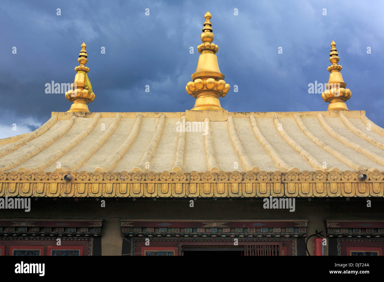 Buddhistischer Tempel in der Nähe Boudhanath Stupa, Kathmandu, Nepal Stockfoto