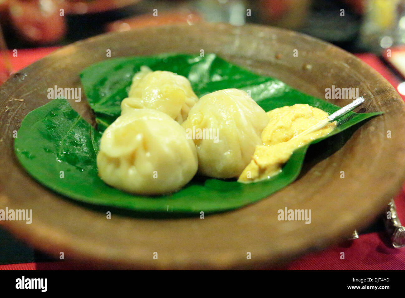 Momo, traditionellen nepalesischen Knödel, Krishnarpan Restaurant, Dwarika es Hotel, Kathmandu, Nepal Stockfoto