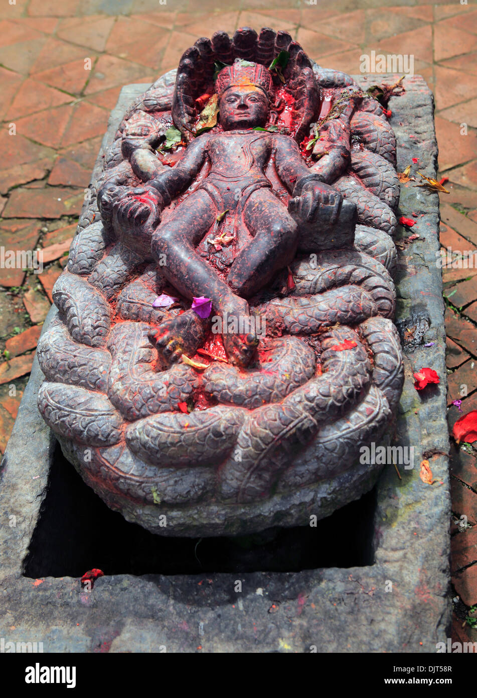 Vishnu auf Sesa Naga, Changu Narayan-Tempel, ältesten Hindu-Tempel in Nepal, in der Nähe von Bhaktapur, Nepal Stockfoto