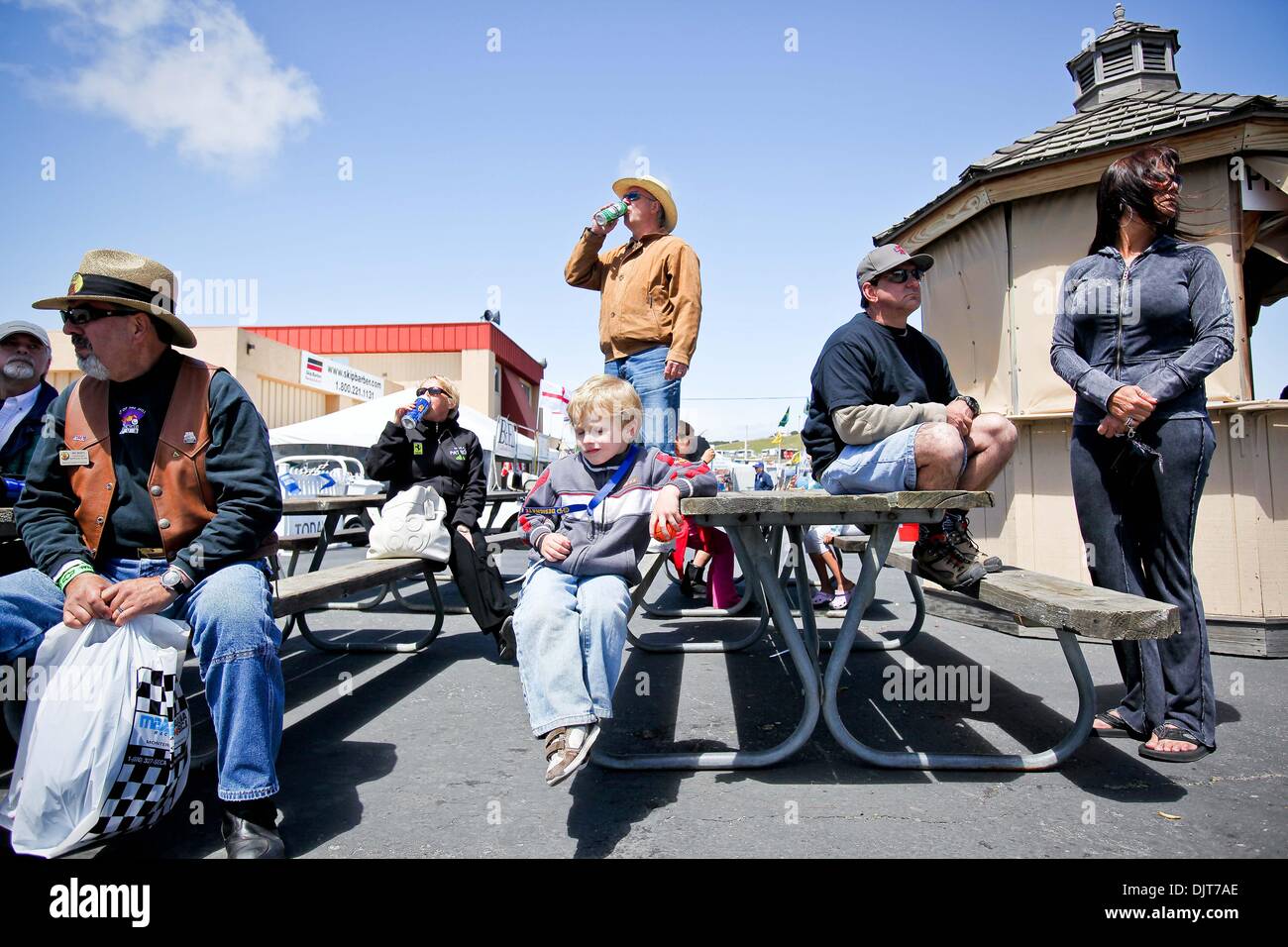 Monterey, Kalifornien-Le Mans-Motorsport-Fans blicken auf während des Trainings am Freitag in der American Le Mans Series präsentiert von Patron. (Kredit-Bild: © Konsta Goumenidis/Southcreek Global/ZUMApress.com) Stockfoto