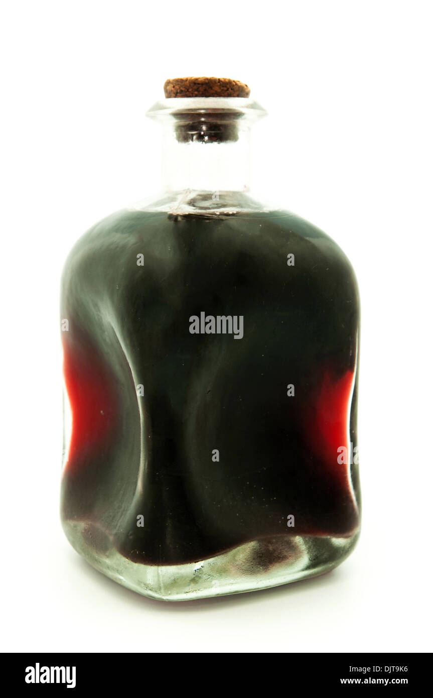 Flasche Wein auf weißem Hintergrund Stockfoto