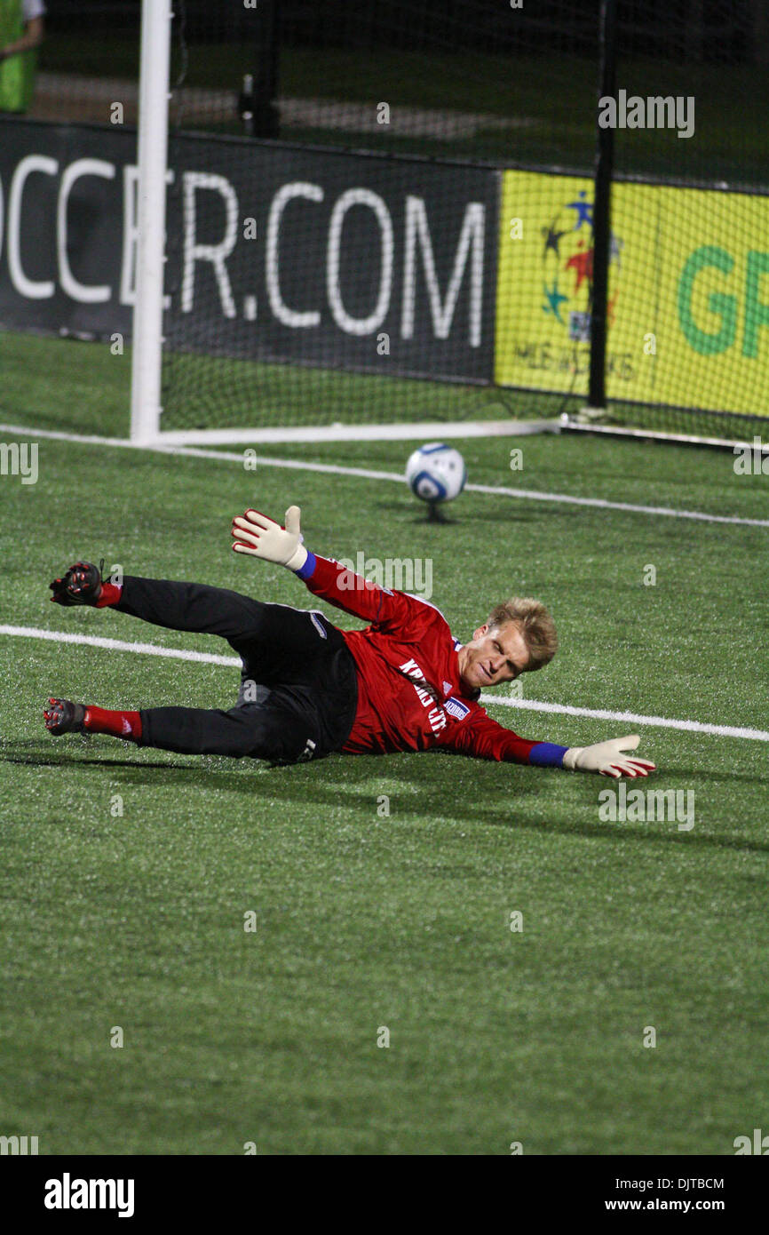 13. April 2010: Wizards Torwart Eric Kronberg, kann nicht das Speichern auf den Siegtreffer durch Stromschnellen will Thompson machen. Die Kansas City Wizards wurden besiegt 1-2 durch die Colorado Rapids in einem 2010 uns Open Cup Qualifier Match. Stanley H. Durwood Stadion, Kansas City, Missouri... Obligatorische Credit: Tyson Hofsommer / Southcreek Global (Kredit-Bild: © Tyson Hofsommer/Southcreek Global/ZUMApres Stockfoto