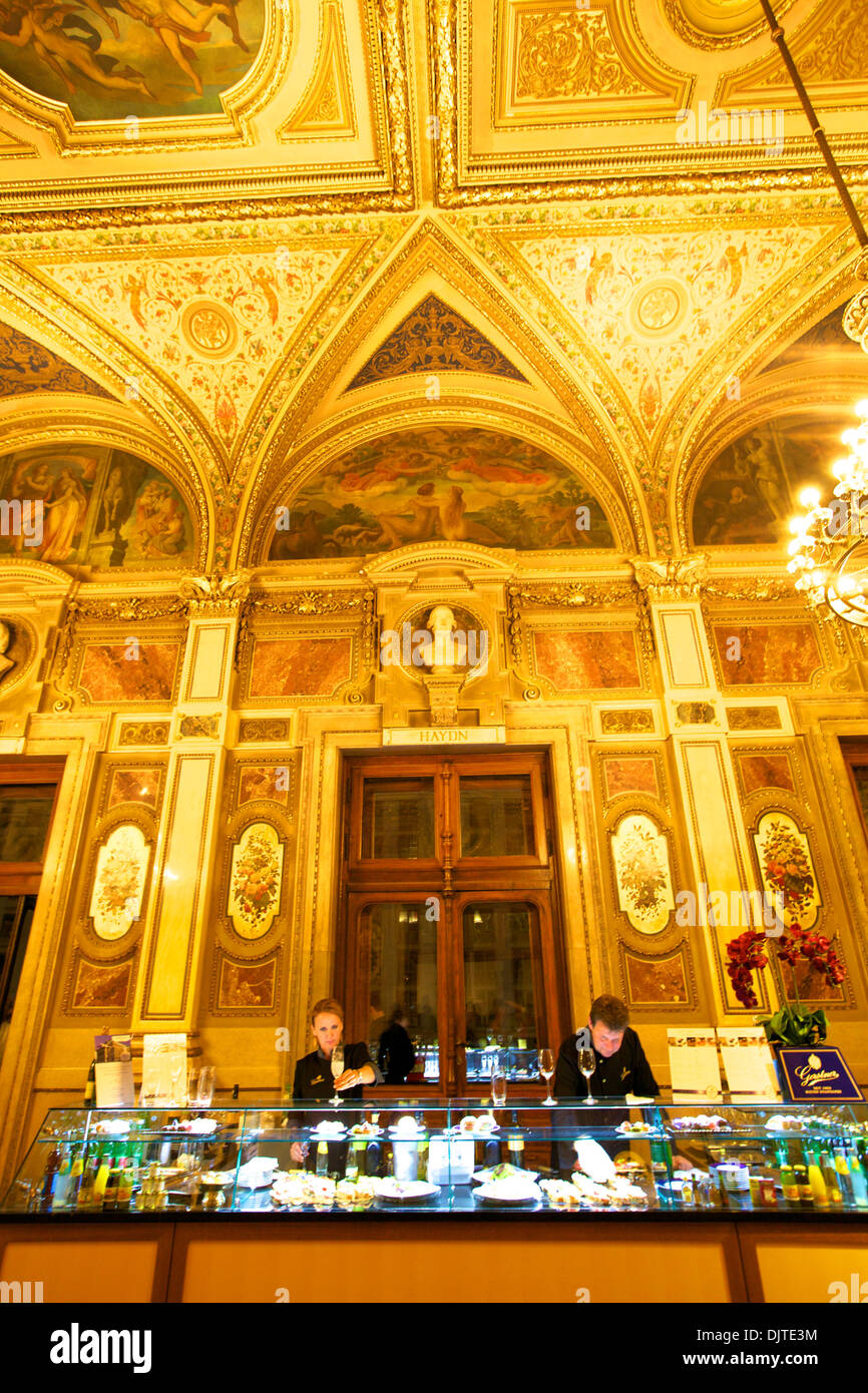 Innenraum der Wiener Oper, Wien, Österreich, Mitteleuropa Stockfoto
